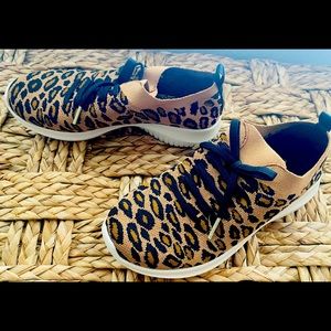 Scratchers leopard print slip on w/ air cooled memory foam Size 7
